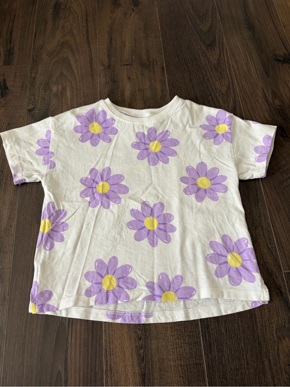 Zara White Tee with Purple Daisy Print and Yellow Centers
